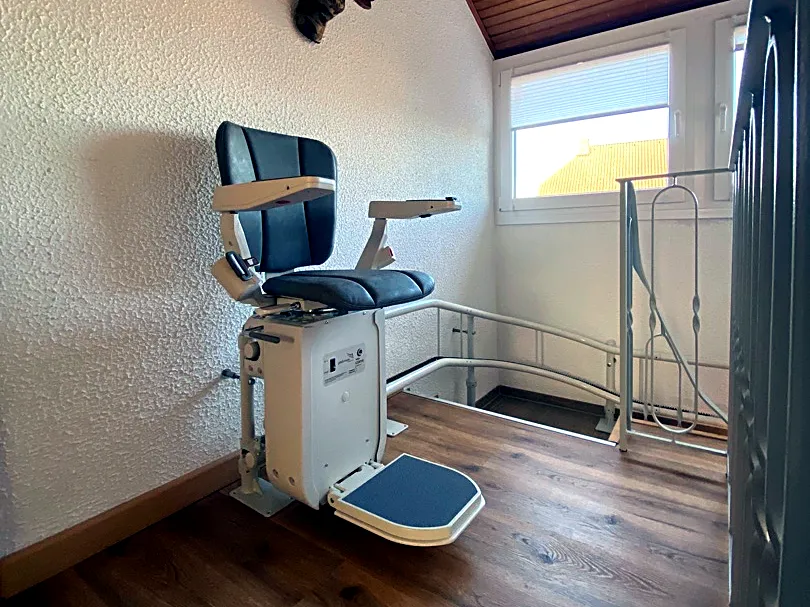 Platinum Curve in Parkposition im Dachgeschoss – platzsparend geklappt