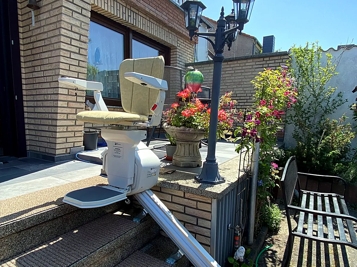 Platinum Straight auf sonniger Gartenterrasse